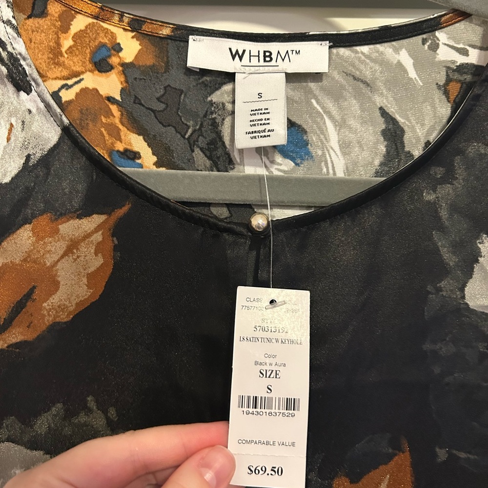 White House Black Market Women's Floral Black Blouse - Picture 3 of 3